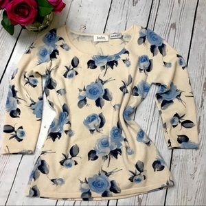 Neimans 💯 % Cashmere. Flowers. Size Small